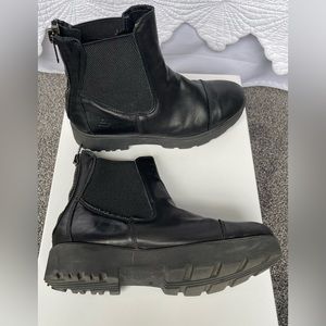 Bull Boxer Boots~Black~Back Zip~Sz 9.5~Fair‎ Condition.